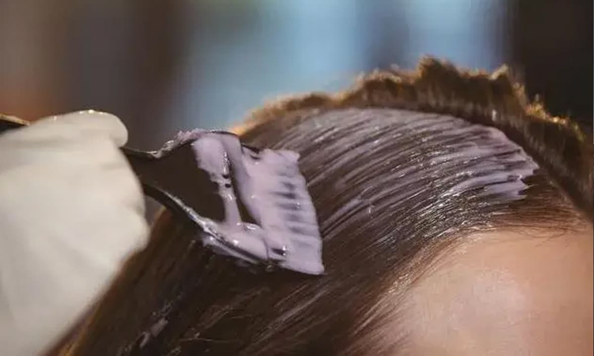 Nhuộm tóc có hại không - Tác hại, cách nhuộm an toàn và giải phápại nhà
